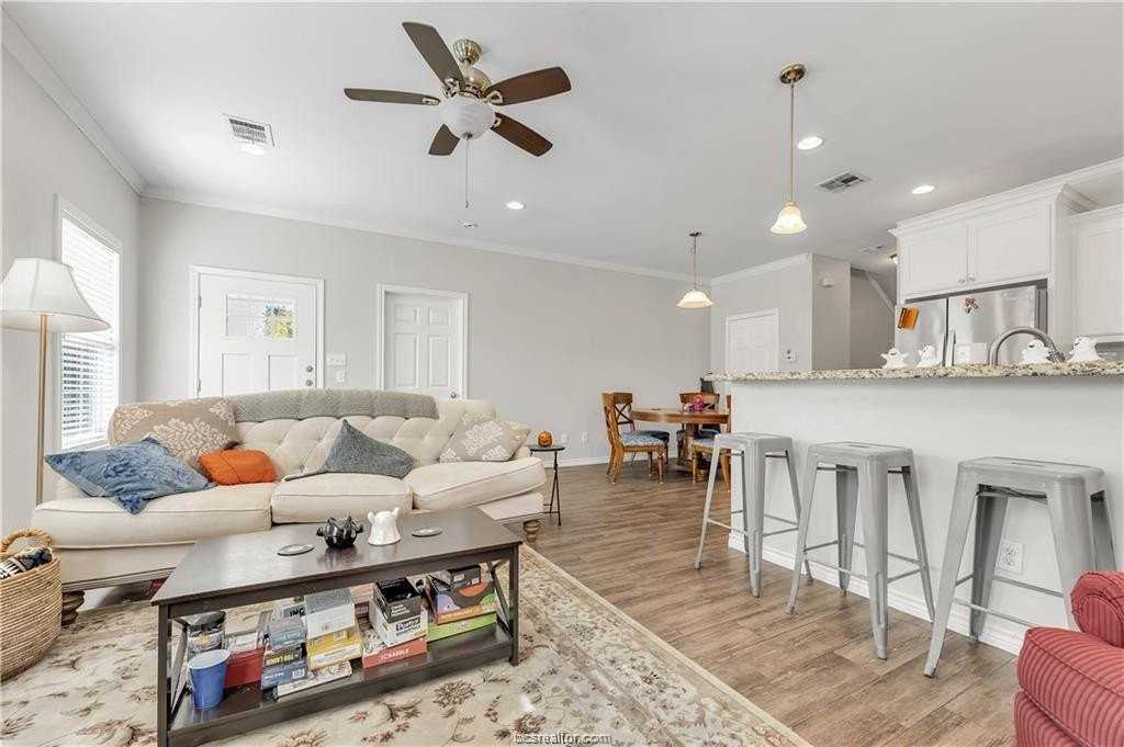 117 Sterling St - Photo 5 of 26