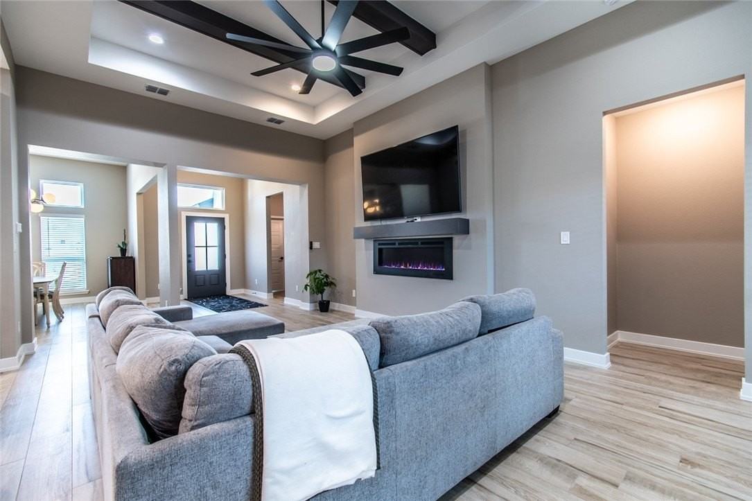 15122 Aquarius St - Photo 5 of 38