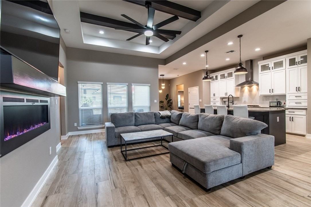 15122 Aquarius St - Photo 6 of 38