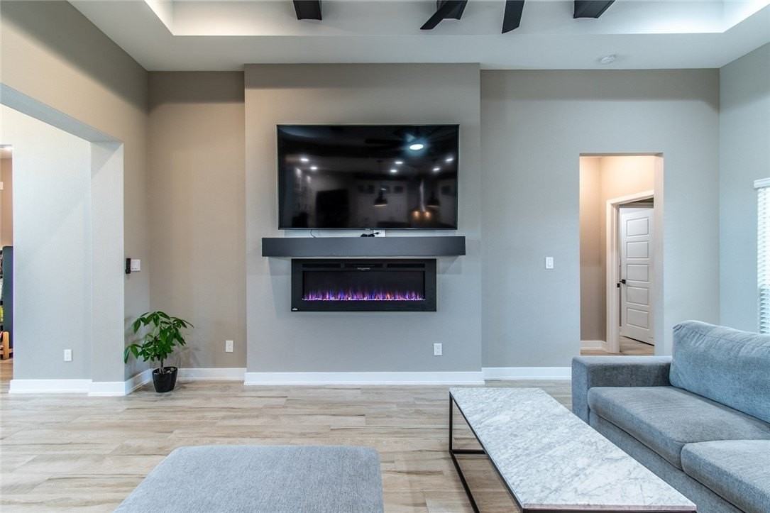 15122 Aquarius St - Photo 7 of 38