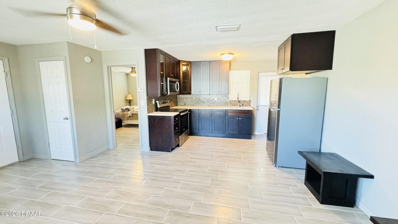 901 N Peninsula Dr - Photo 7 of 21