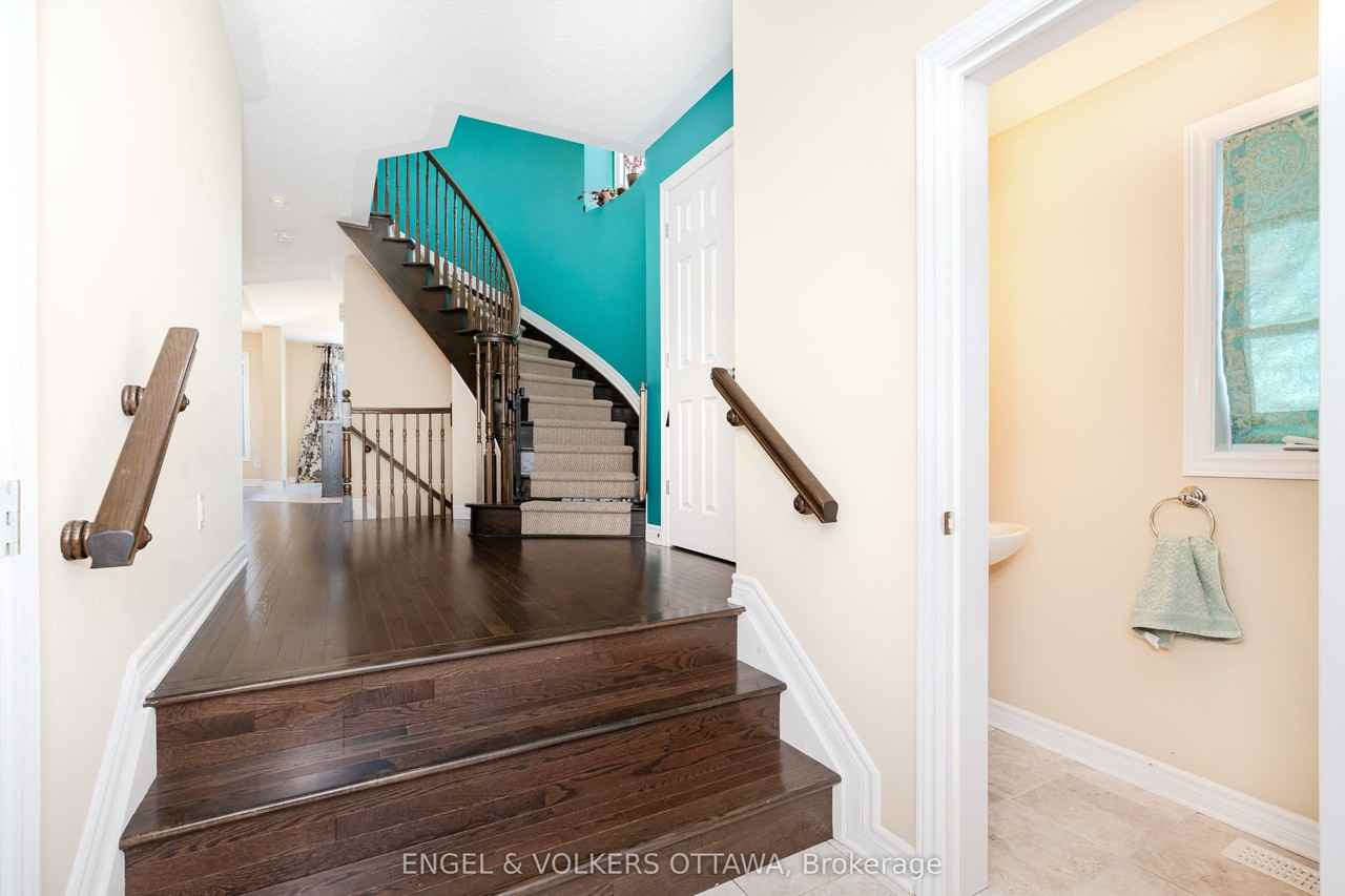 509 Petrichor Cres - Photo 4 of 30