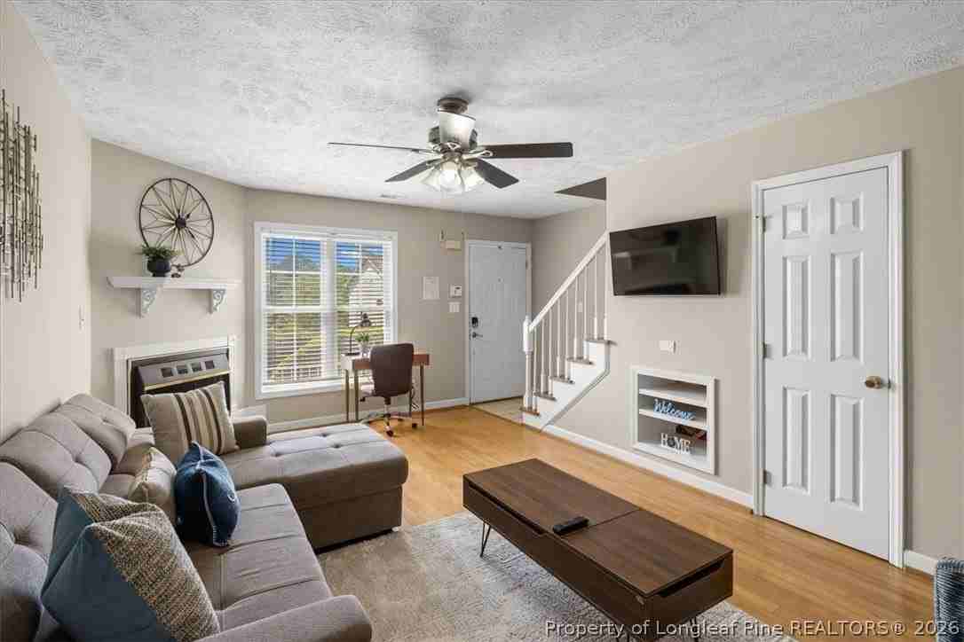 421 Cityview Ln - Photo 2 of 36