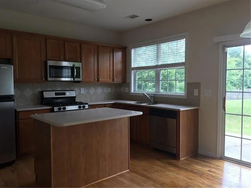 3525 Moor Pointe Dr - Photo 4 of 14