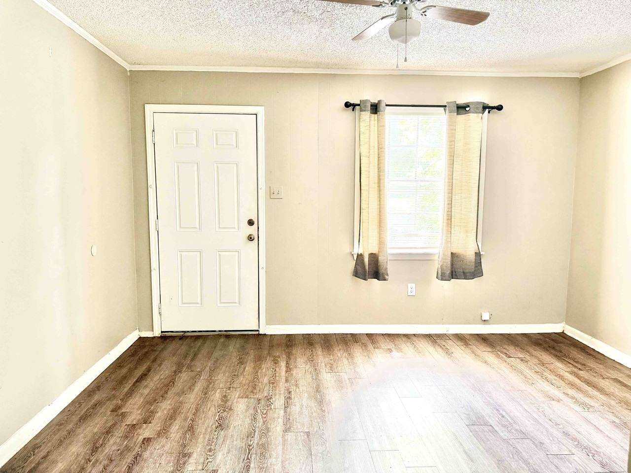 2030 Colorado St #2030 - Photo 4 of 9