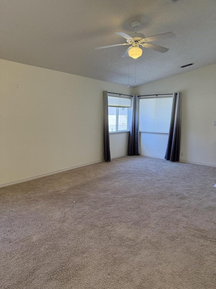 8319 Santa Clarita St Ne - Photo 5 of 22