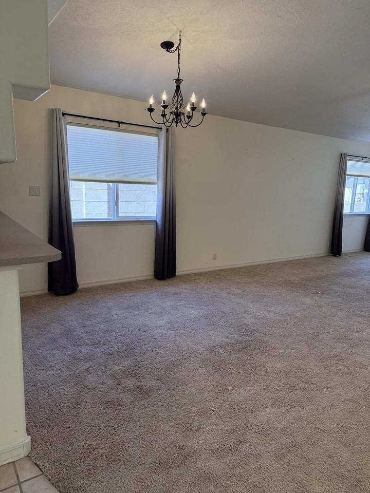 8319 Santa Clarita St Ne - Photo 6 of 22