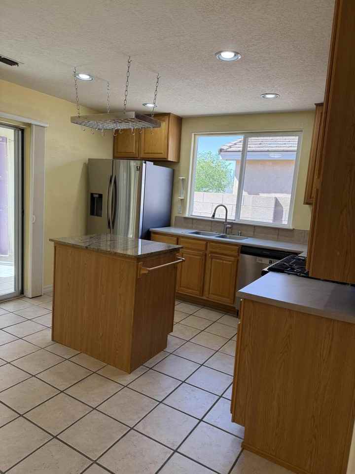 8319 Santa Clarita St Ne - Photo 7 of 22