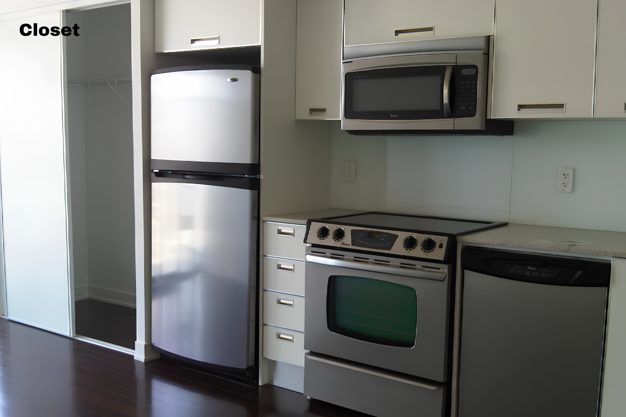 Yonge St & Bloor St W - Photo 3 of 22