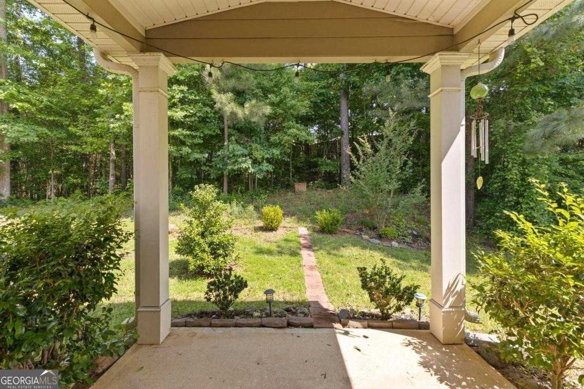 240 Stillwood Dr - Photo 3 of 50