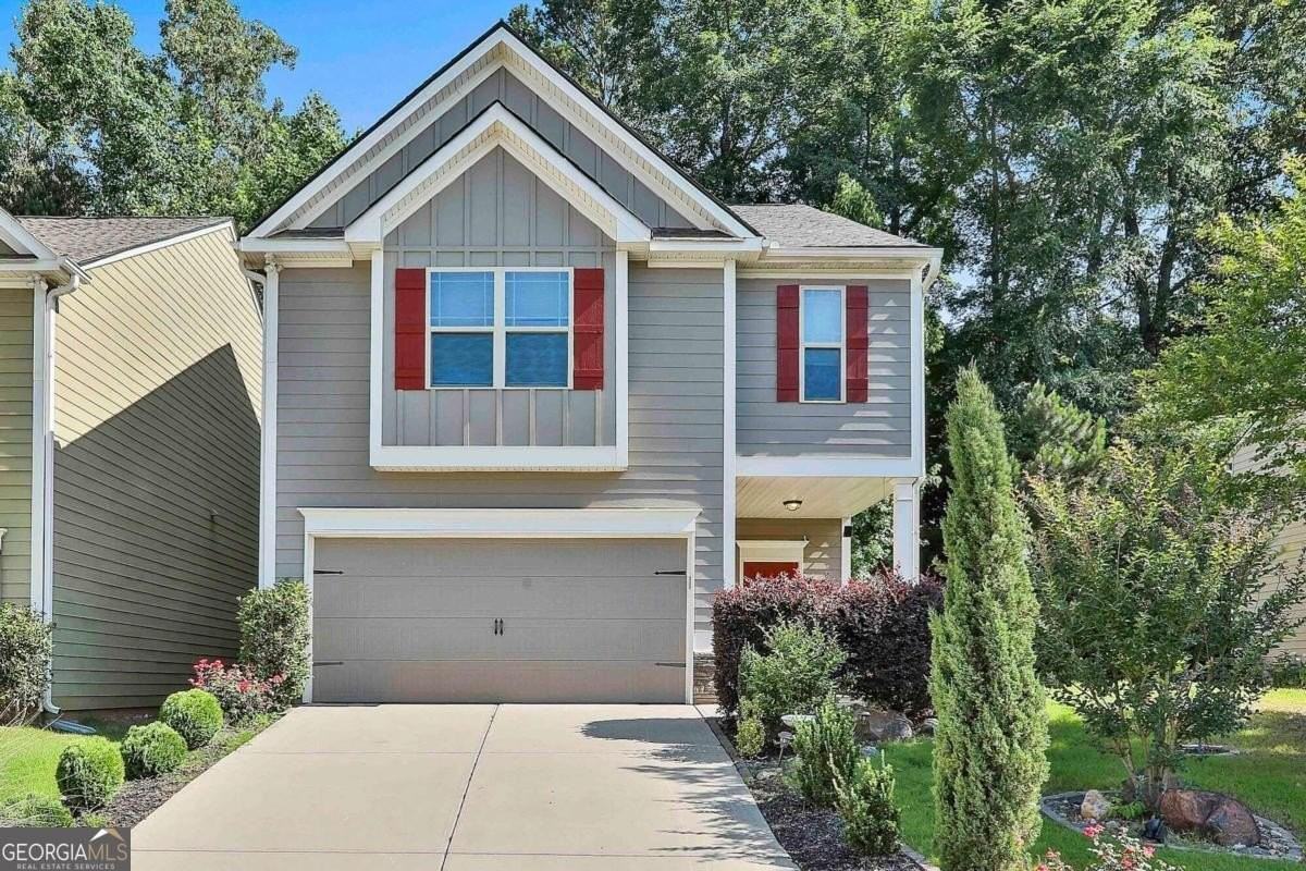 240 Stillwood Dr - Photo 5 of 50