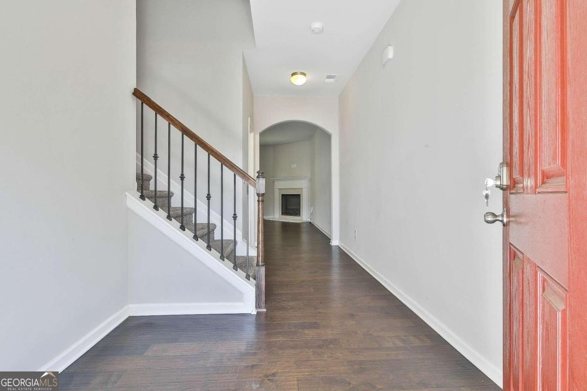 240 Stillwood Dr - Photo 7 of 50