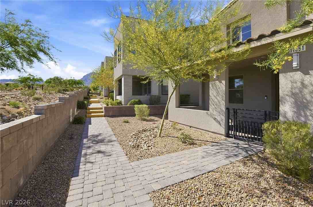 11561 Cedar Shore Ave - Photo 4 of 47