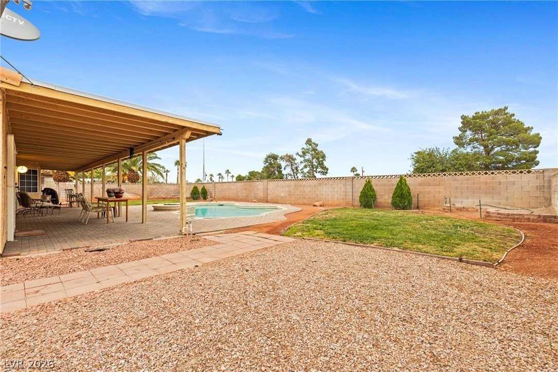 7530 Demona Dr - Photo 5 of 25