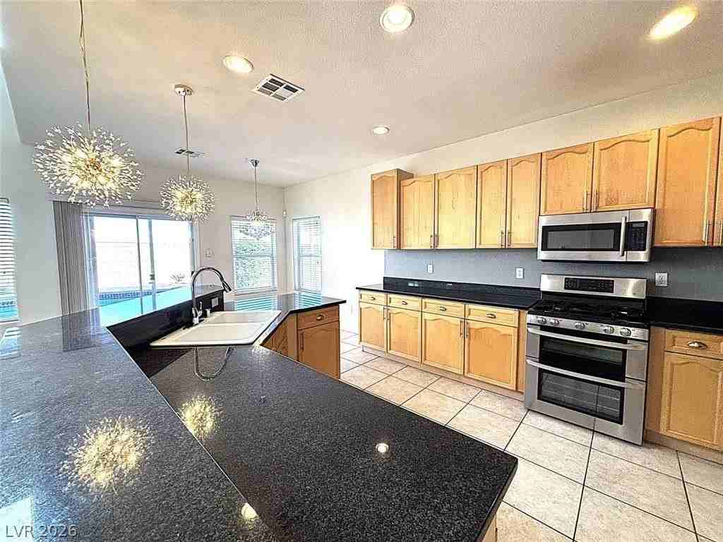 460 Crocus Hill St - Photo 7 of 50