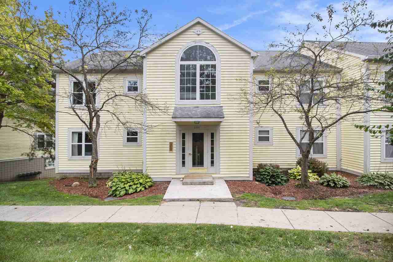 2221 S Huron Pkwy #2 - Photo 2 of 25