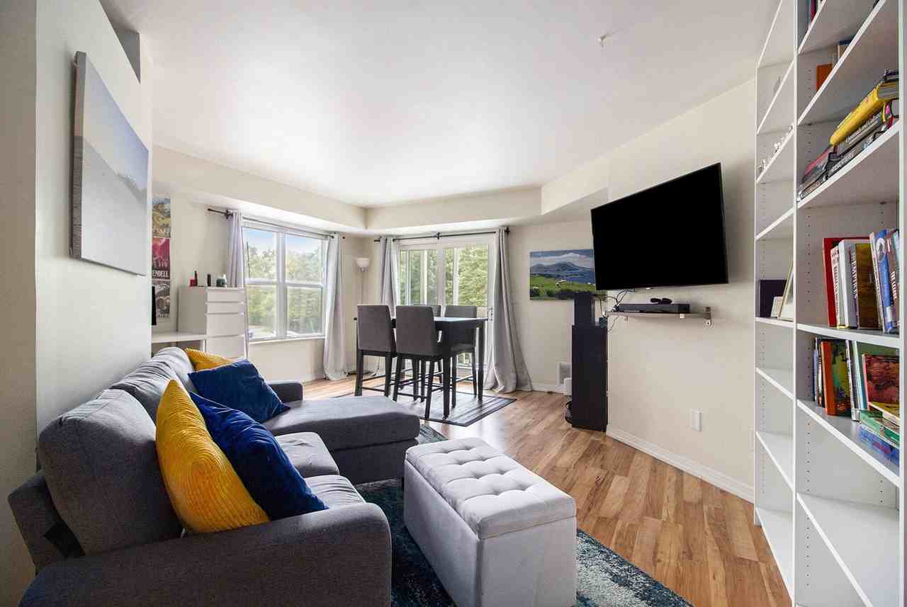 2221 S Huron Pkwy #2 - Photo 3 of 25