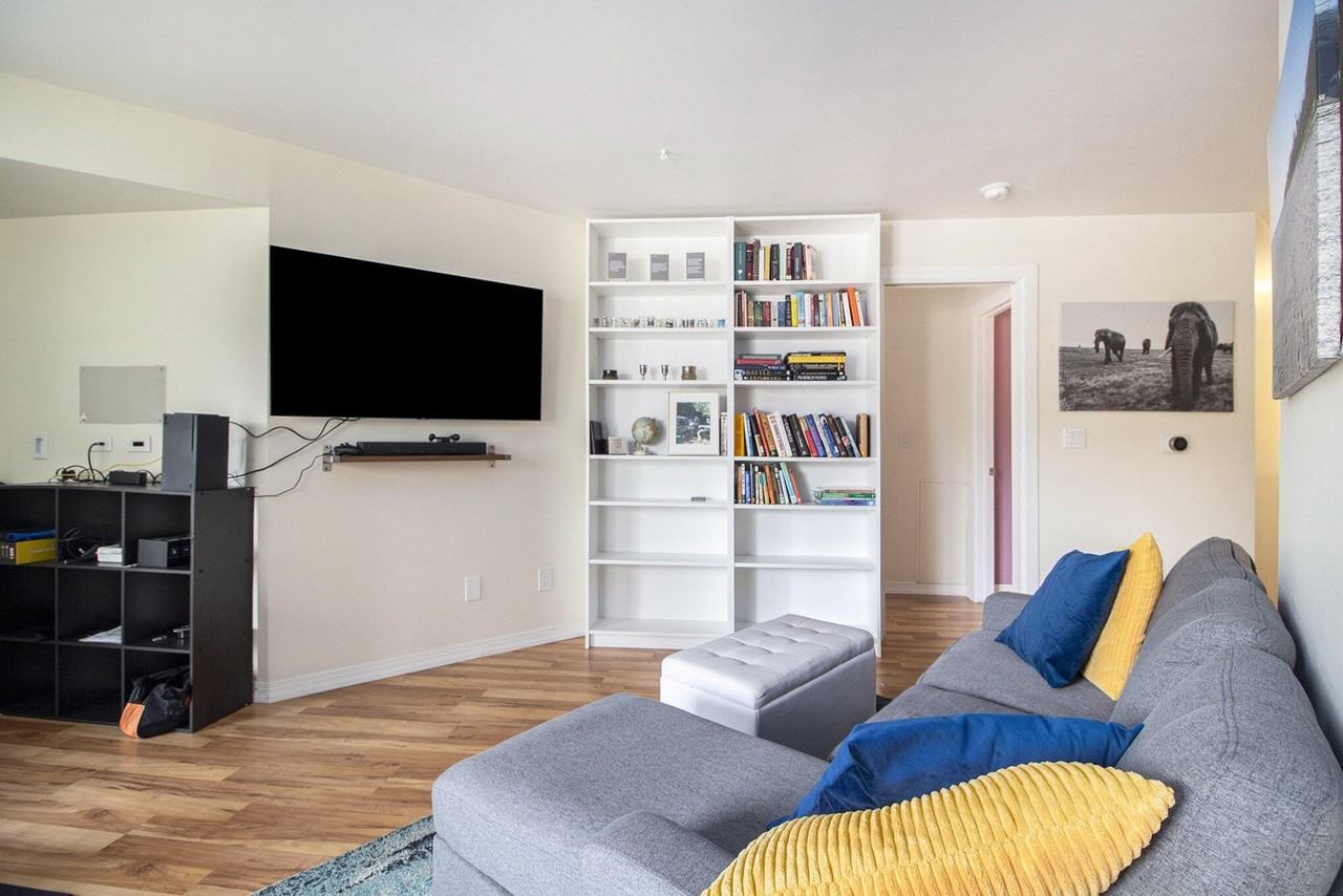 2221 S Huron Pkwy #2 - Photo 5 of 25