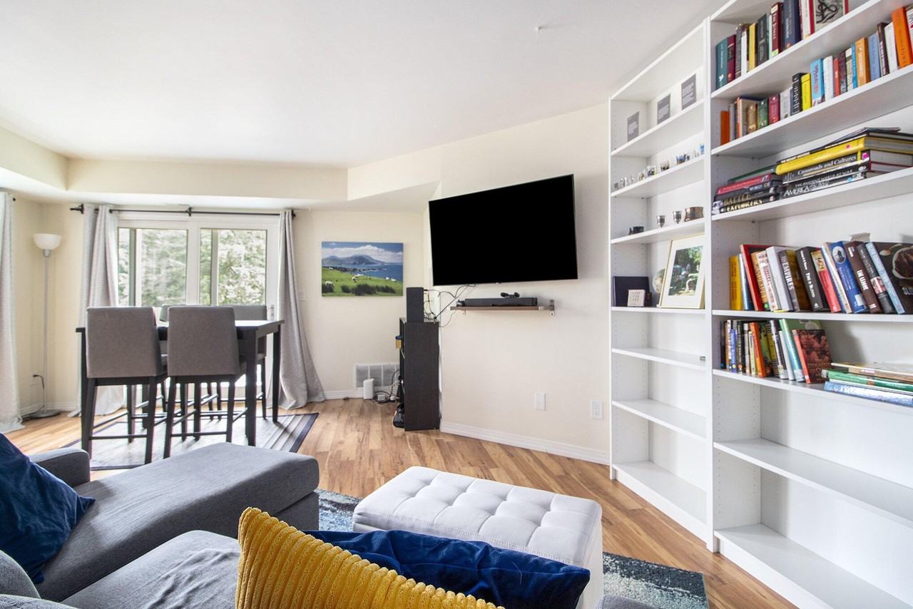 2221 S Huron Pkwy #2 - Photo 6 of 25