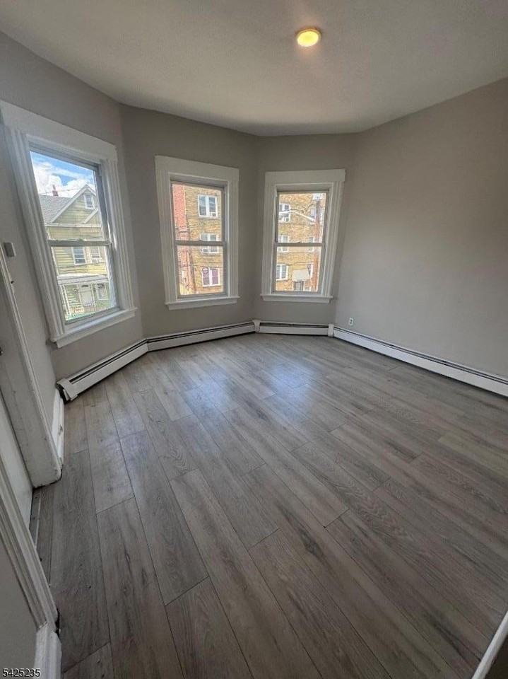 487 E 24th St - Photo 2 of 7