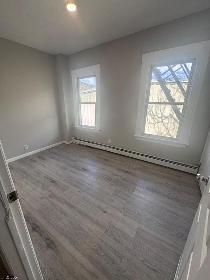 487 E 24th St - Photo 3 of 7