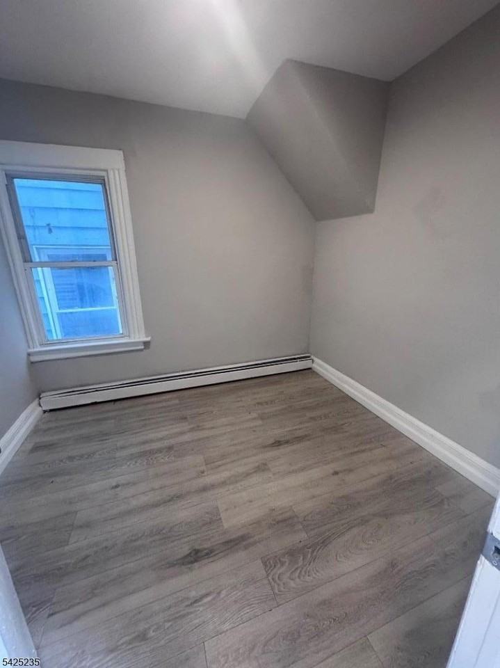 487 E 24th St - Photo 4 of 7