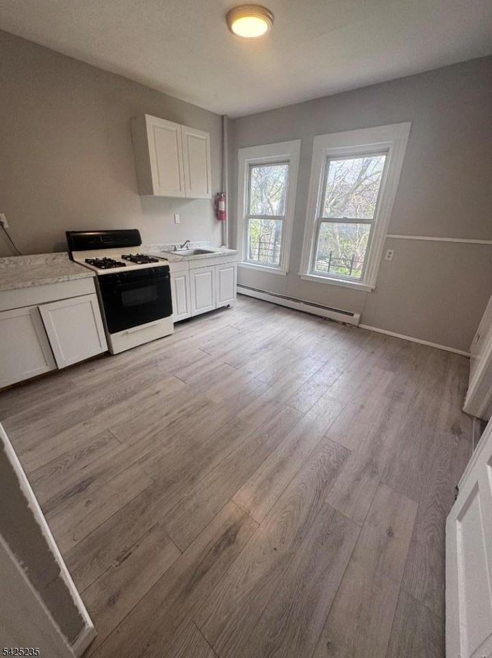 487 E 24th St - Photo 6 of 7