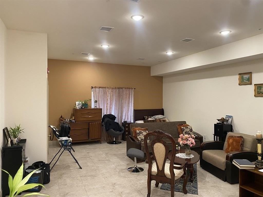 258 Broadway - Photo 4 of 9