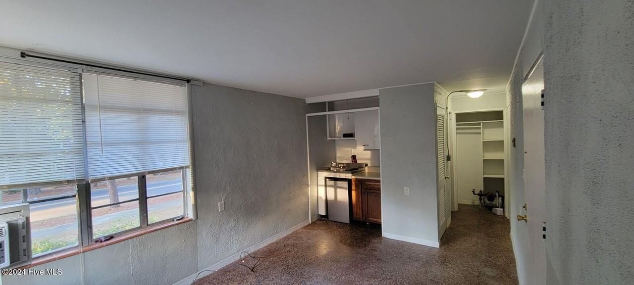 165 N May St #1 - Photo 2 of 4