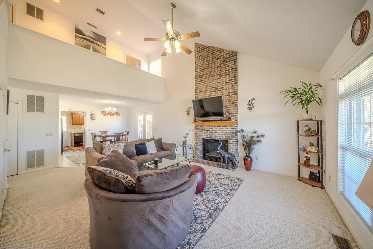 474 Diana Ct - Photo 2 of 24