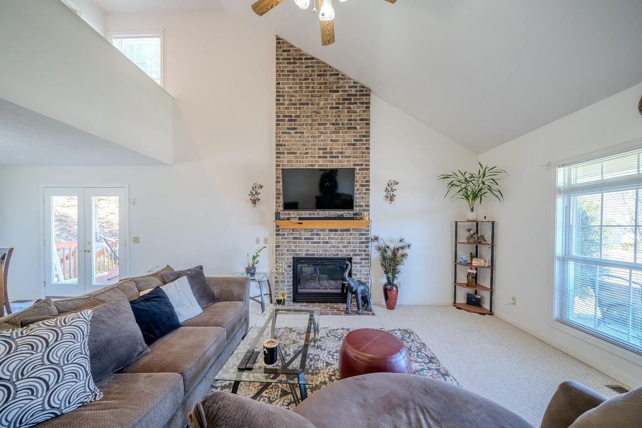 474 Diana Ct - Photo 3 of 24