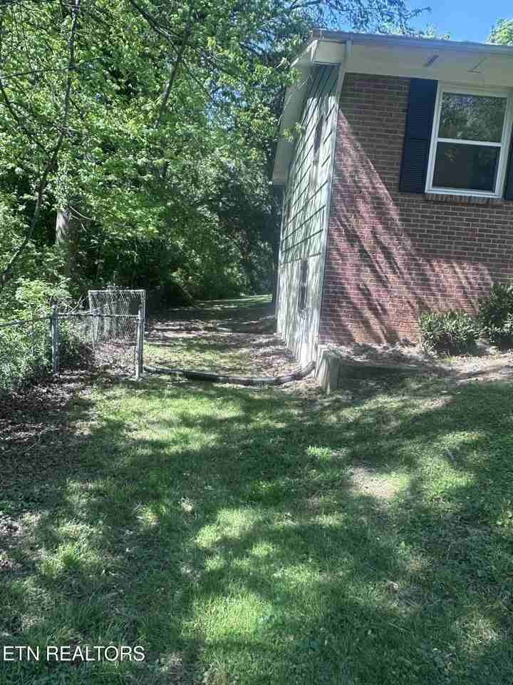 2516 Wayland Ave - Photo 4 of 27