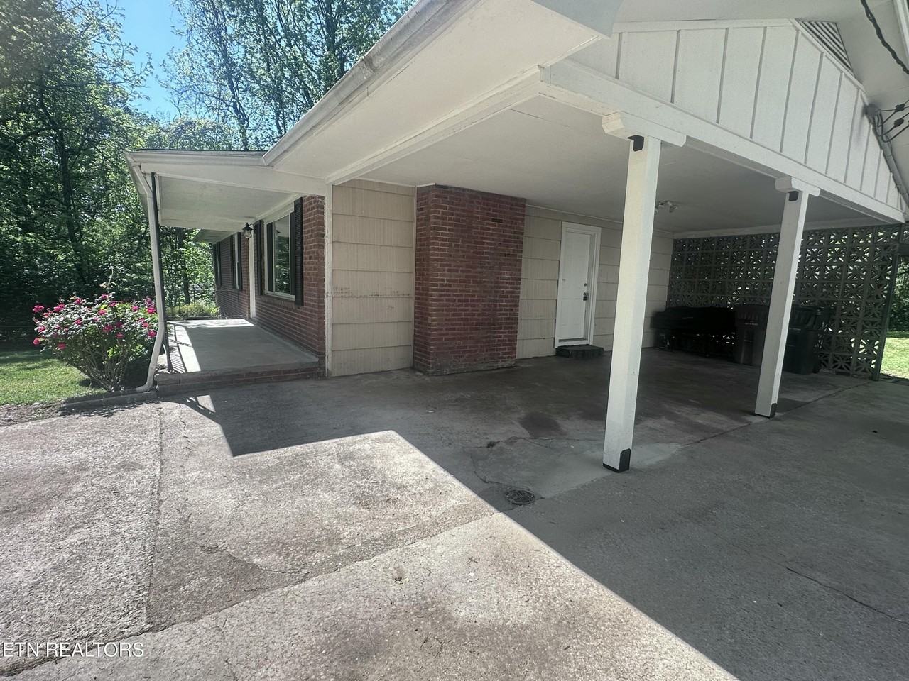 2516 Wayland Ave - Photo 5 of 27