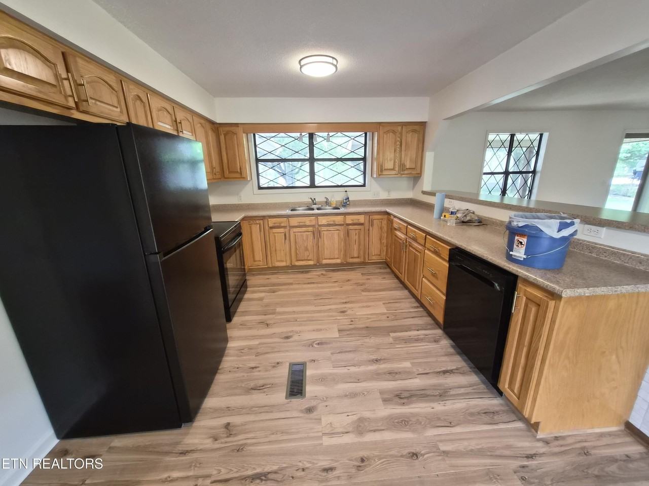 1016 Hickory Hill Dr - Photo 5 of 11