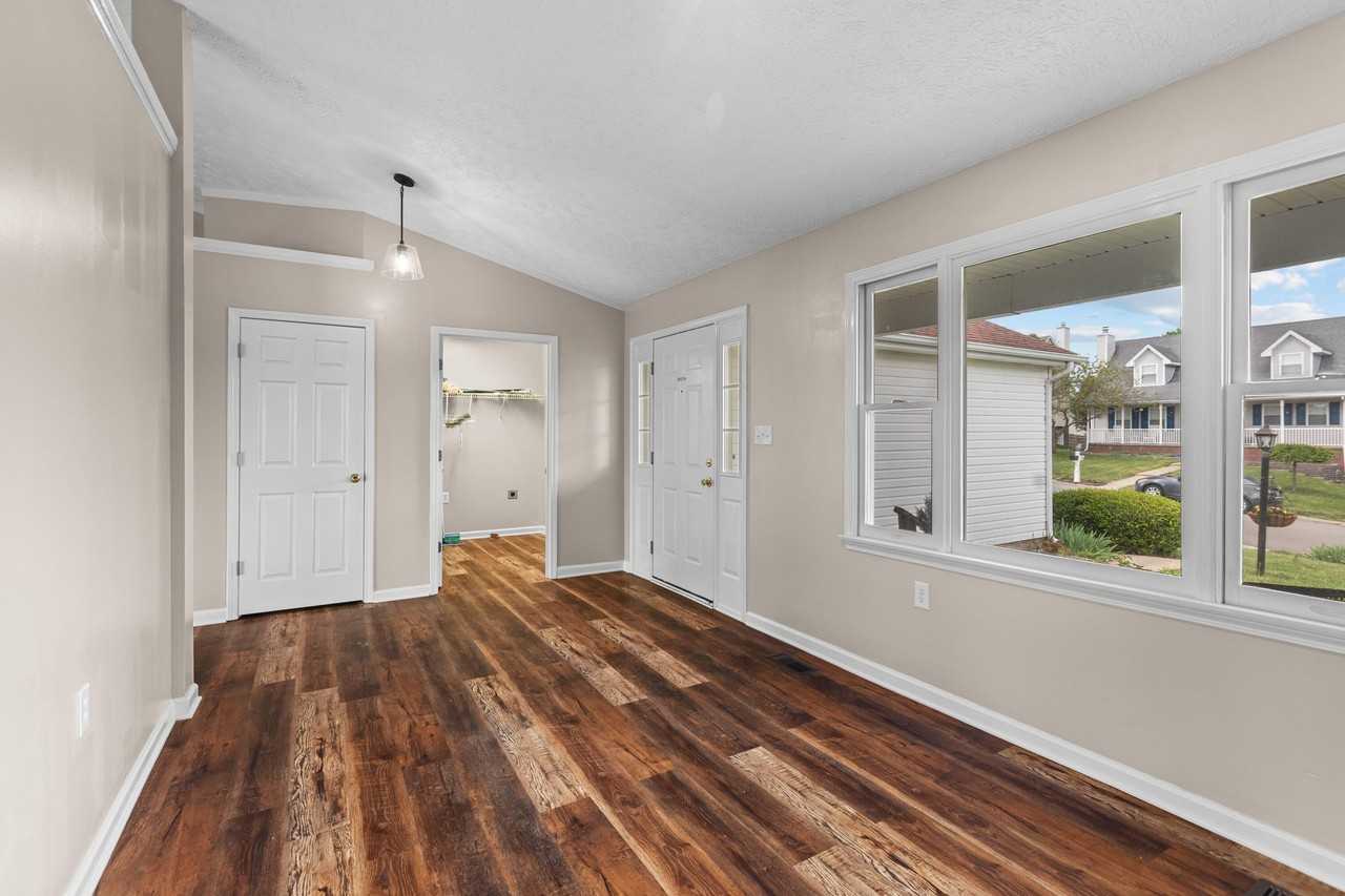 307 Foxglove Ln - Photo 5 of 28