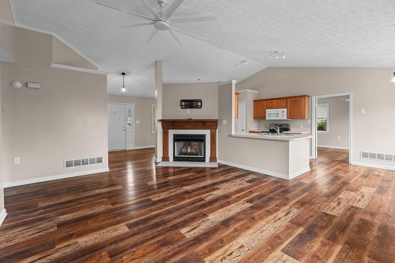 307 Foxglove Ln - Photo 7 of 28