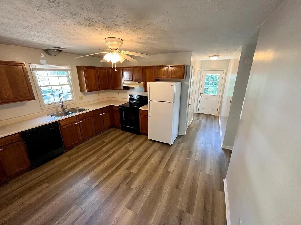 1086 Duncan Ave - Photo 3 of 22