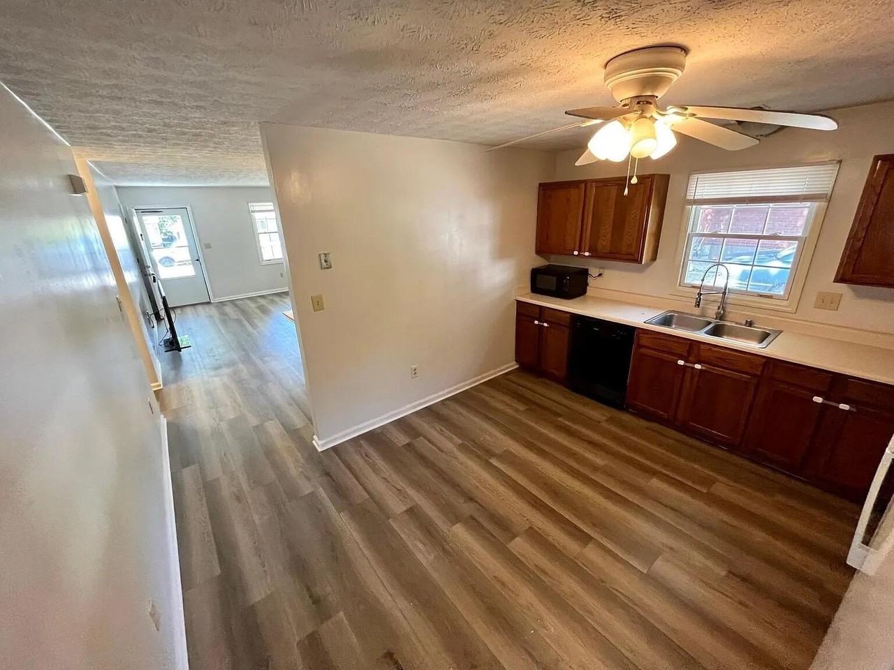 1086 Duncan Ave - Photo 4 of 22