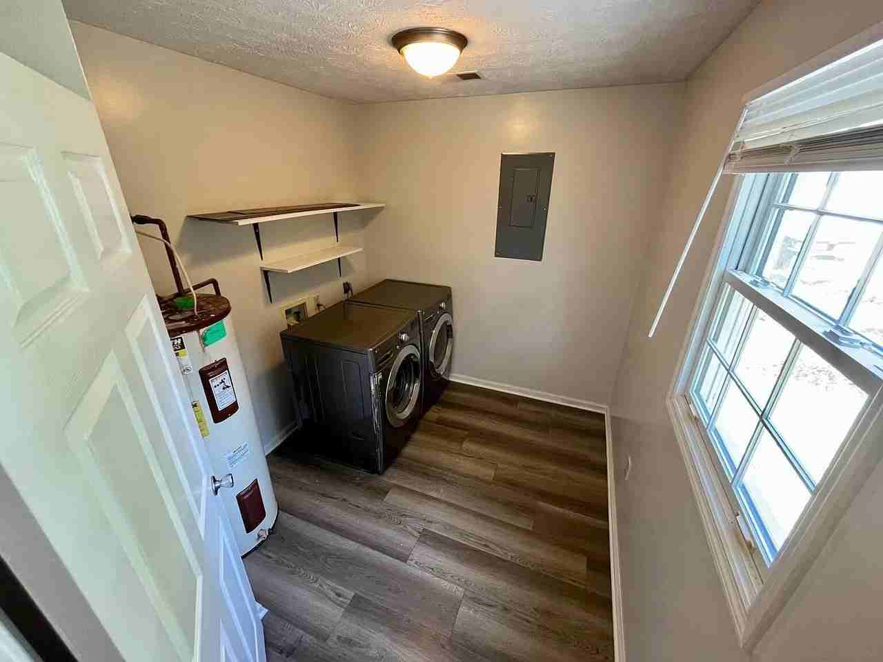 1086 Duncan Ave - Photo 5 of 22