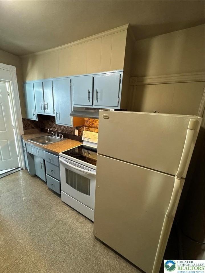 922 W Court St #2 - Photo 2 of 6