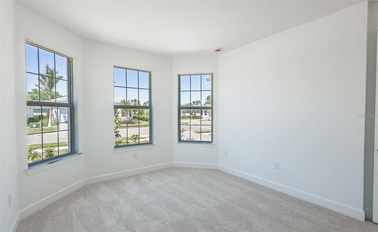 6957 Honeybell Dr - Photo 5 of 26