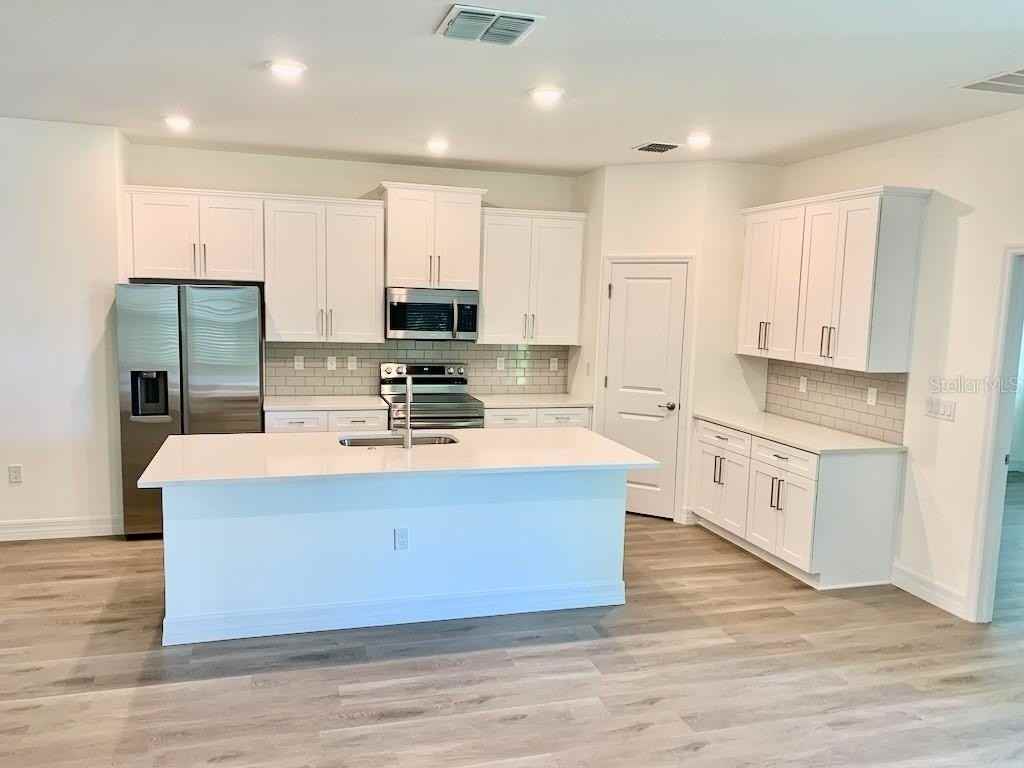 21475 Seaton Ave - Photo 3 of 40