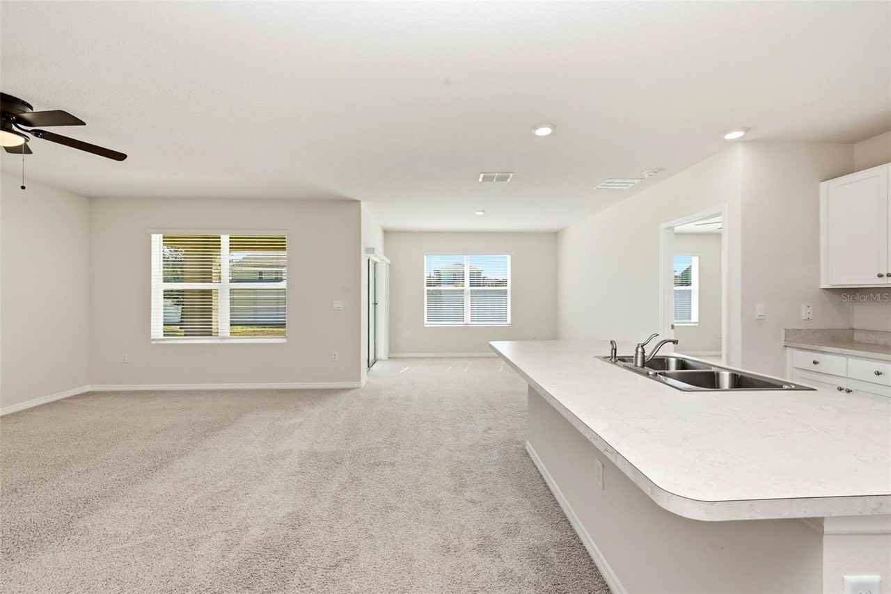 2725 Dumont Ln - Photo 4 of 32