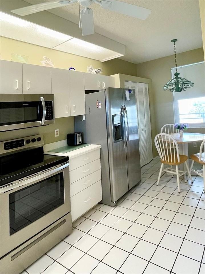 7872 SAILBOAT KEY BLVD S BOULEVARD S #504 - Photo 6 of 37