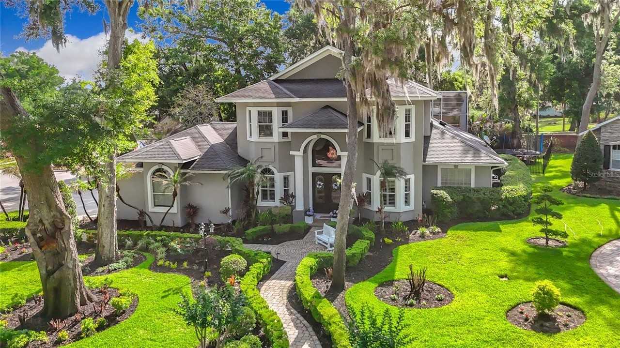 2425 Valrico Forest Dr - Photo 3 of 50