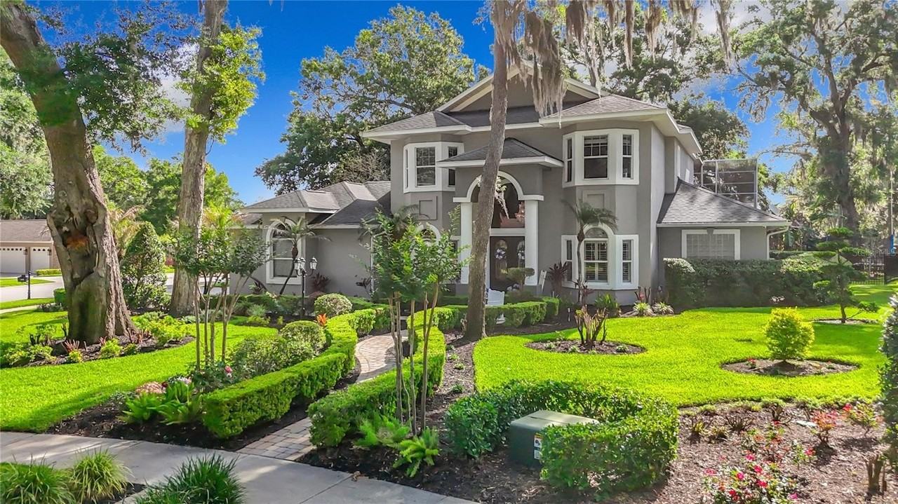 2425 Valrico Forest Dr - Photo 4 of 50