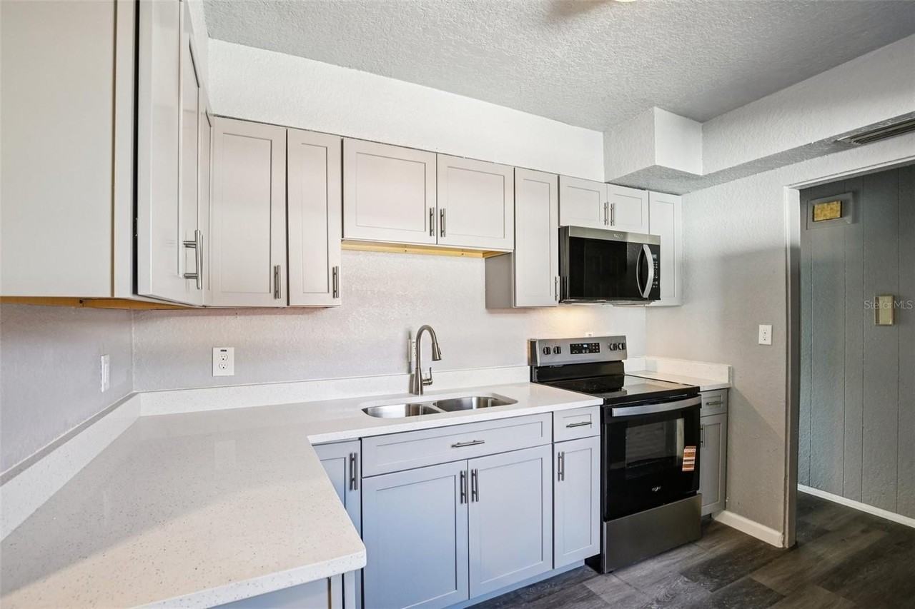 1911 22nd Ave S - Photo 4 of 19