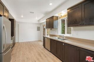 3460 Redwood Ave - Photo 3 of 8