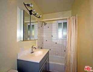 3542 Greenwood Ave - Photo 7 of 8