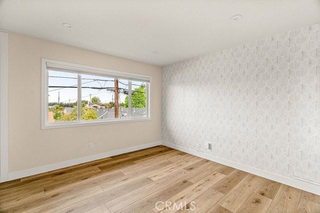 4827 Newton St - Photo 4 of 8